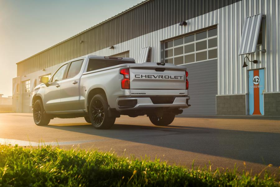  Chevrolet Silverado RST Street Concept 2018 года  (фото 2 из 3)